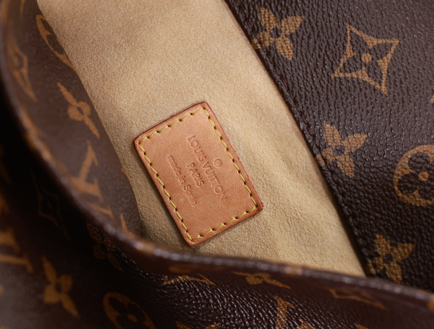 LOUIS VUITTON Artsy MM Monogramma Marrone