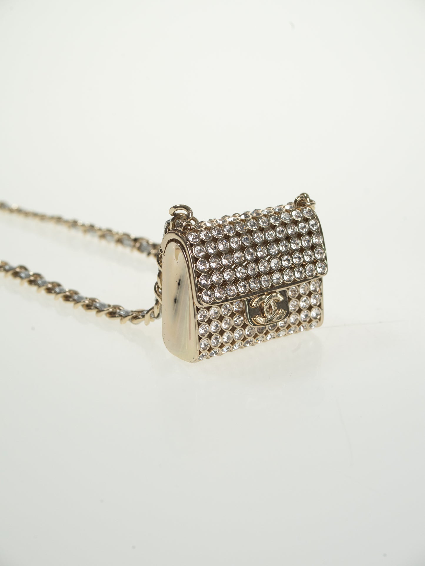 CHANEL lange Halskette mit Anhänger mit Strass Tasche Silber